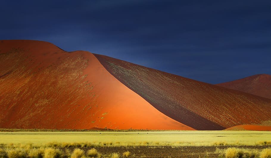 Sossusvlei Dunes, Namibia: / 10 Beautiful Places in Africa to See Sunrise