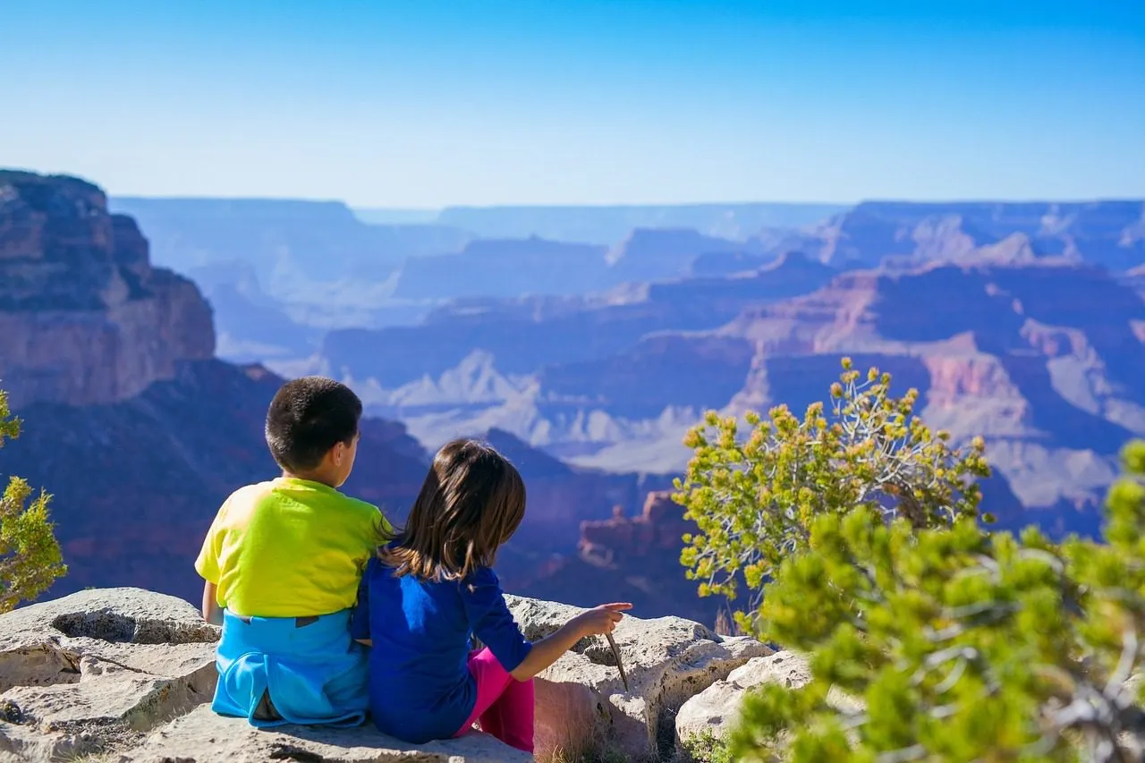 canyon-children-hike-1836412