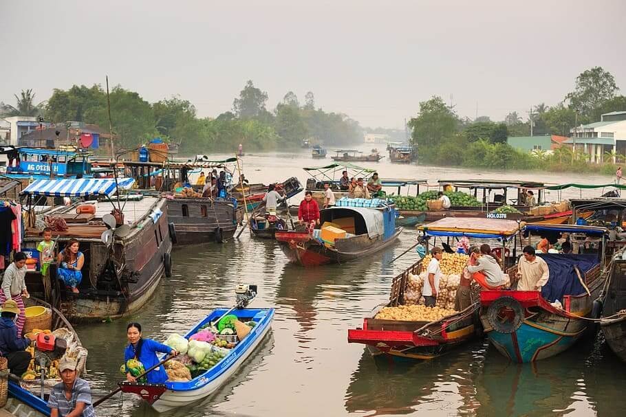 Floating Markets Vietnam / Vietnam Food Tour