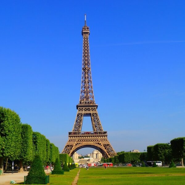 Eiffel Tower Photography Tips and Tricks: Full Guide