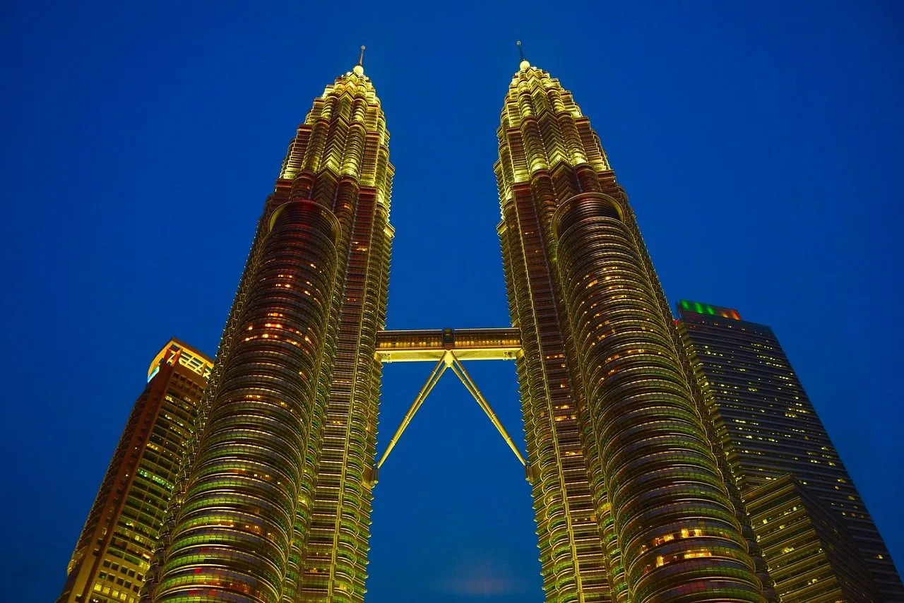 twin-towers-petronas-towers-skyscrapers-1379220