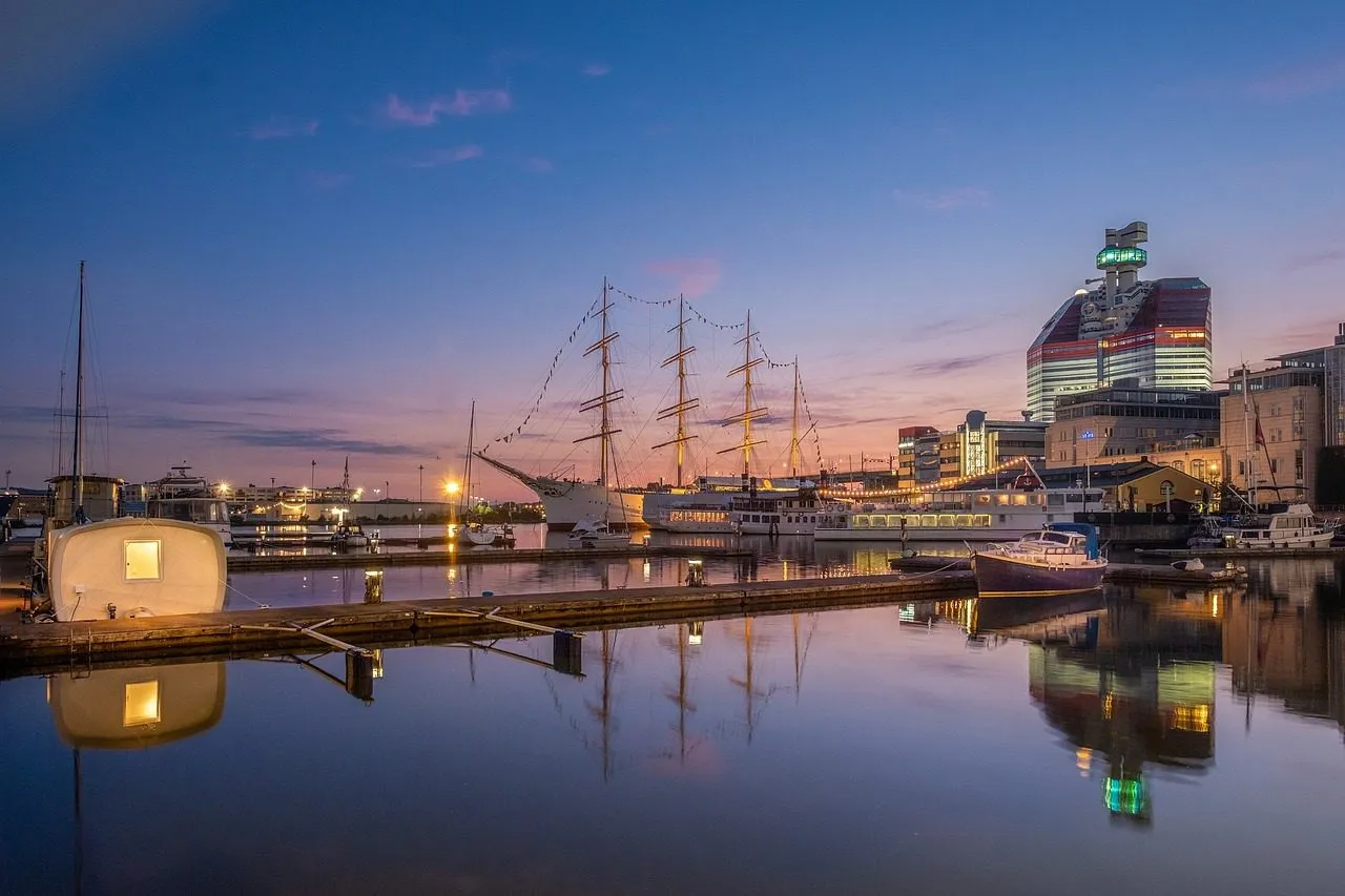 little-boom-gothenburg-sea-port-water-solar-sweden-boat-ships-sailboat-houseboat-lifestyle-gothenburg-sea-solar-nature-sweden-sweden-sweden-sweden-sweden-7362108
