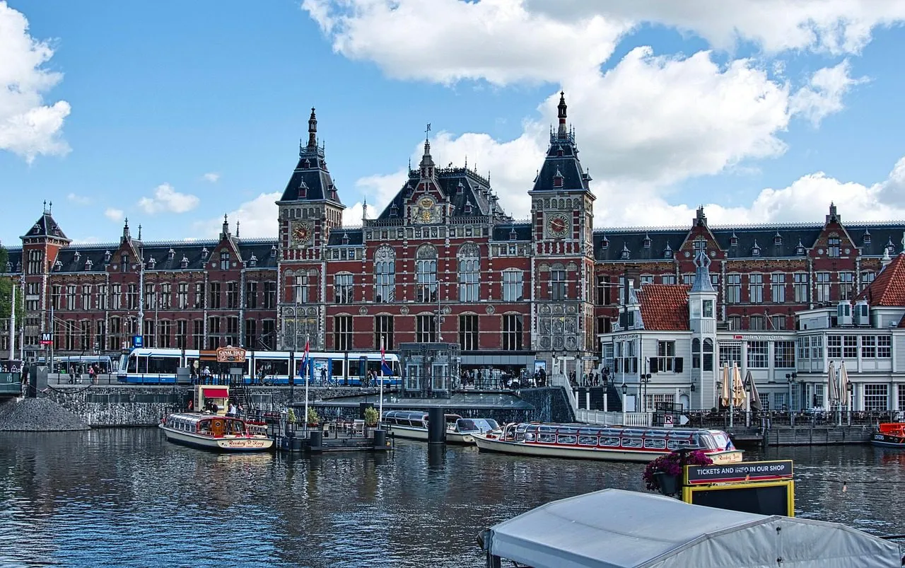 amsterdam-centraal-station-amsterdam-canal-facade-architecture-landmark-netherlands-amsterdam-amsterdam-amsterdam-amsterdam-amsterdam-6778948