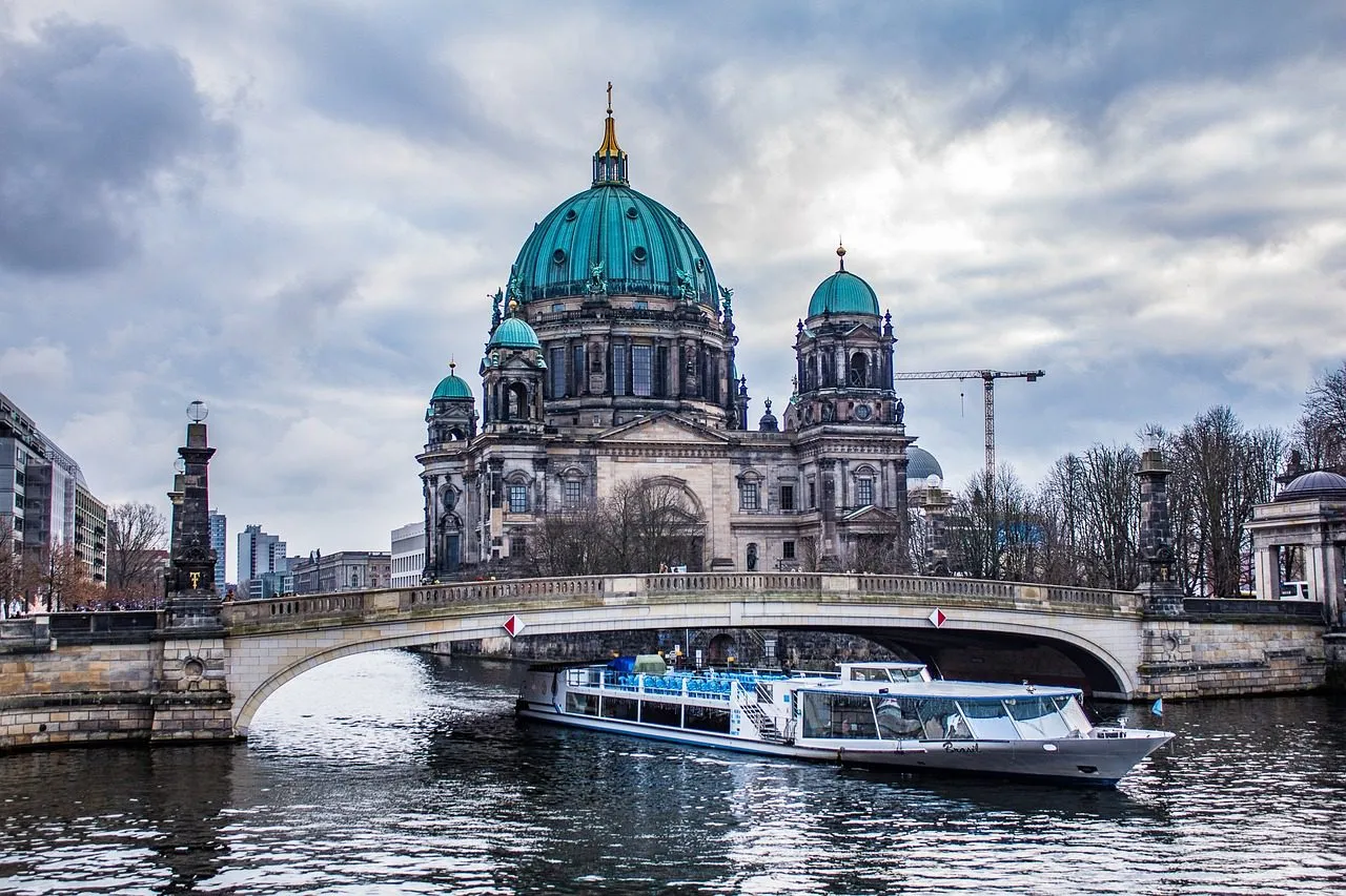 berlin, river, sky, water, architecture, center, ship, city, channel, nature, berlin, berlin, berlin, berlin, berlin-3051937.jpg