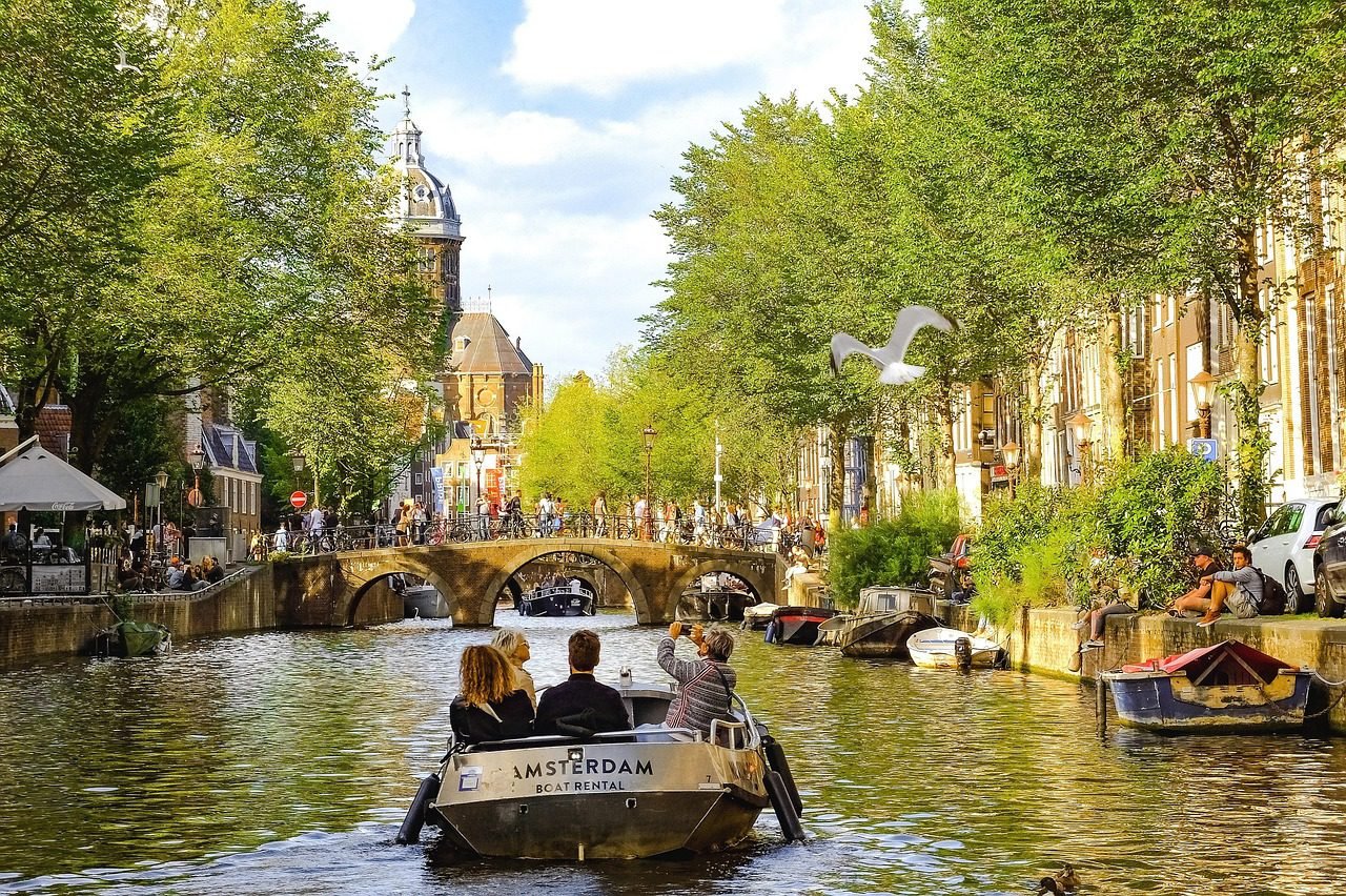 canal, waterway, boat, tourism, tourist, amsterdam, netherlands, holland, europe, amsterdam, amsterdam, amsterdam, amsterdam, amsterdam-2681853.jpg