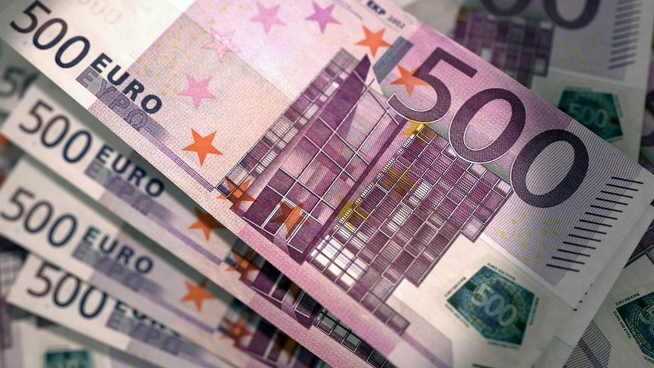 euro note, money, currency, 500, cash, euro, finance, note, europe, blender, 3d, render, euro, euro, euro, euro, euro-1205315.jpg