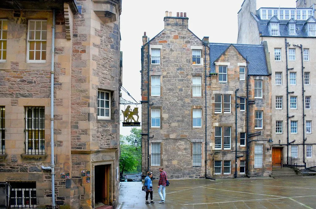 writers museum in edinburgh