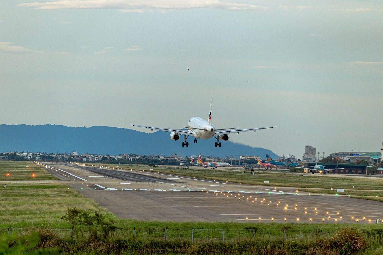 landing aircraft airport