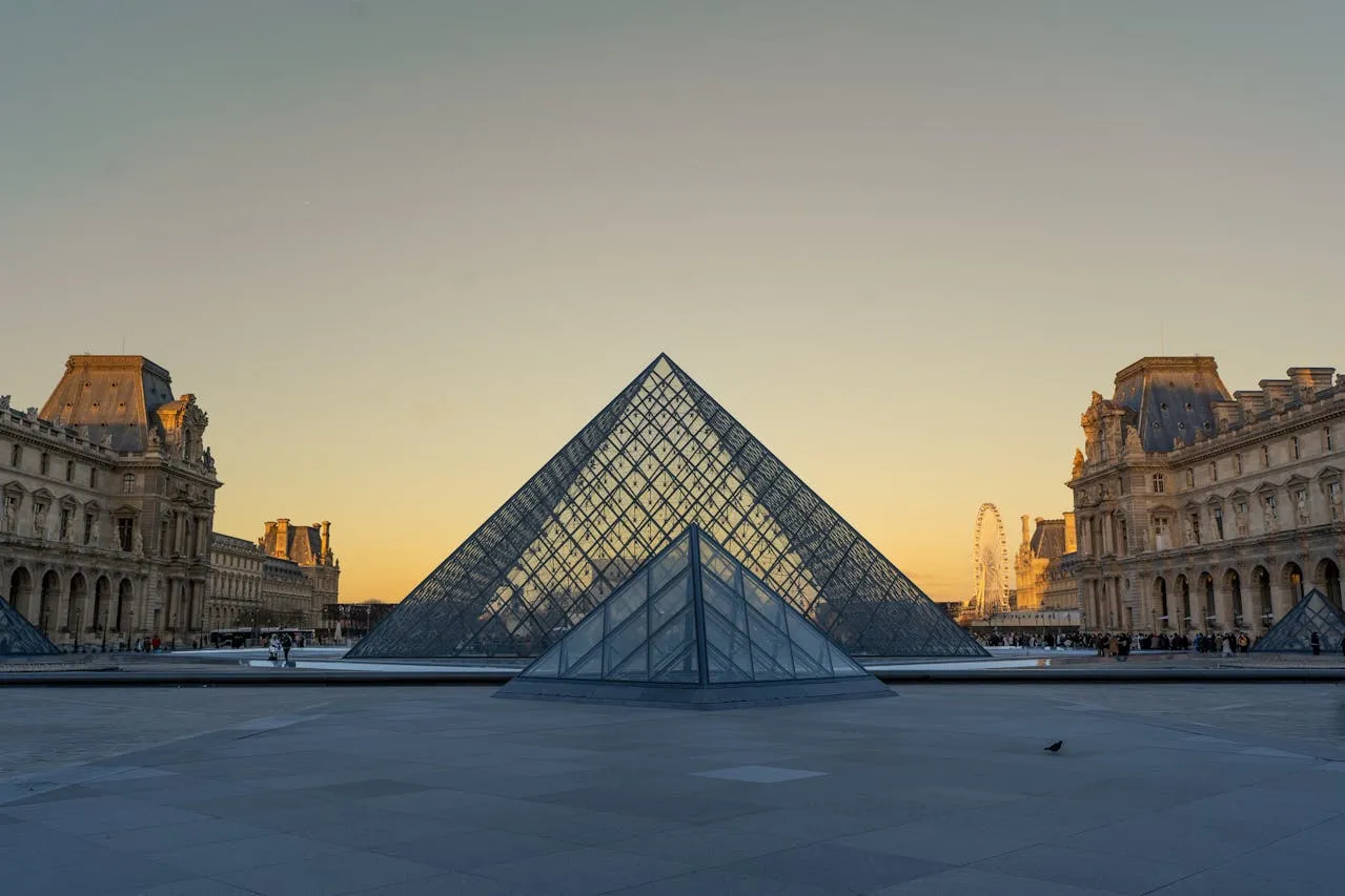 Pyramide Of Louvre Sunset Time Paris