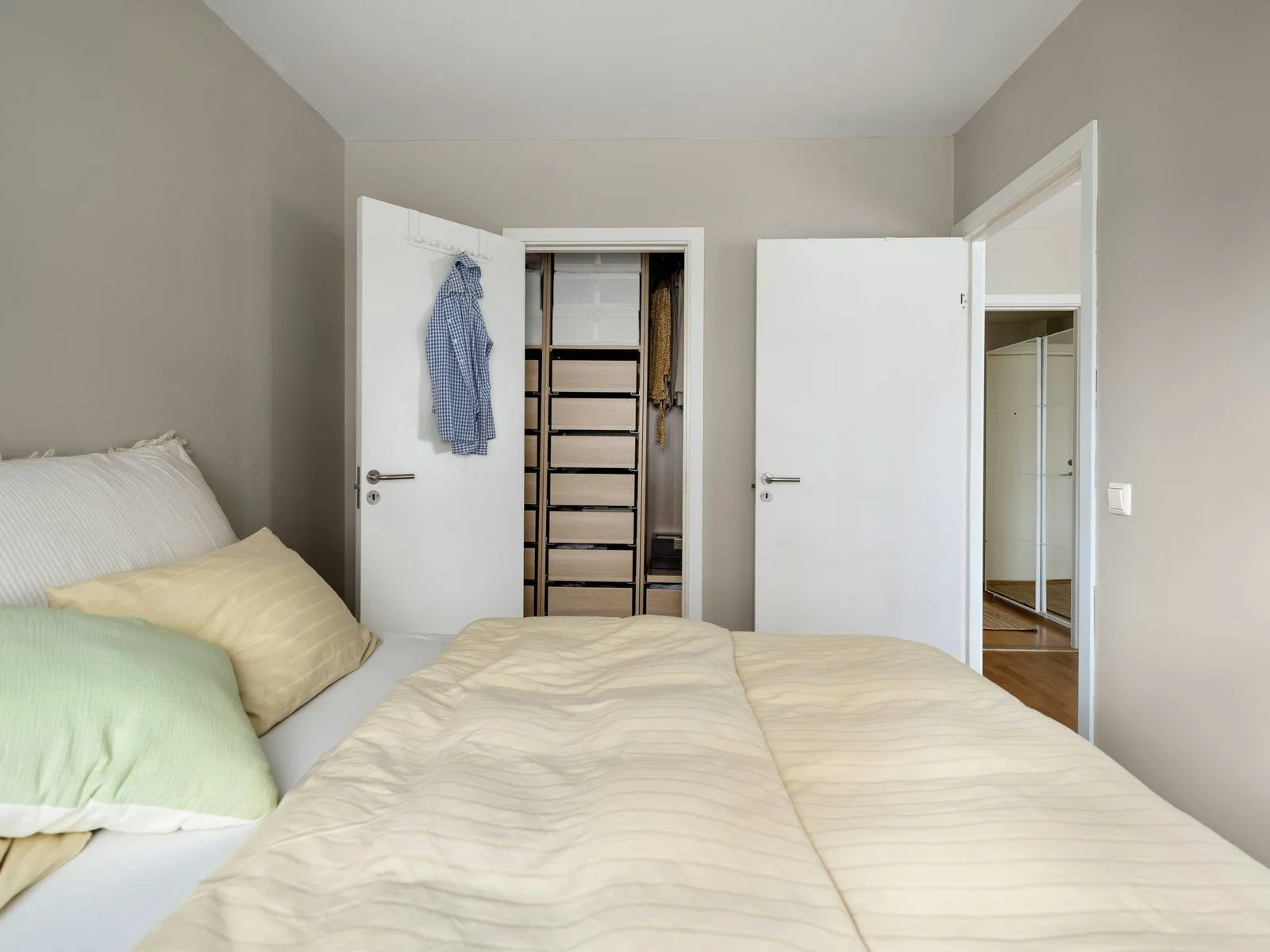 Solo-Friendly Accommodation: Solo-Friendly Accommodation: