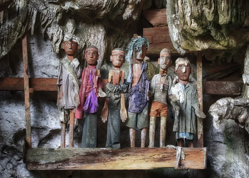 Tau (wooden effigies)