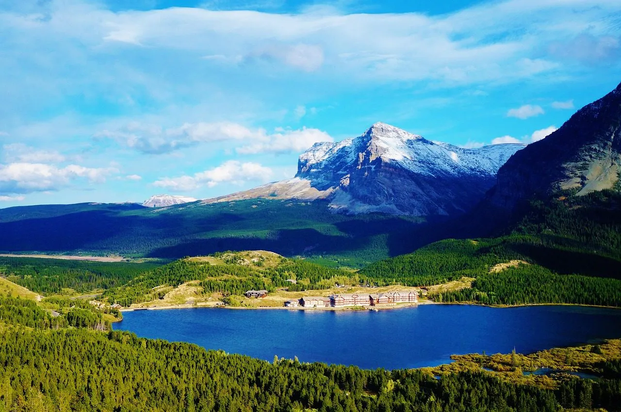 america, usa, montana, glacier, national, park, many glacier, swiftcurrent, lake, trail, mountain, hiking, ice, nature, wild, hotel, many glacier hotel, xanterra, gnp, blue hotel-2264213.jpg