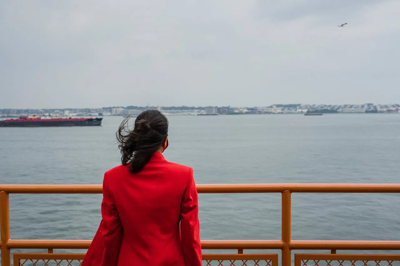 solo woman traveler