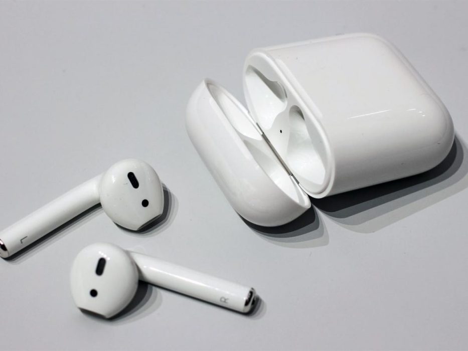 Best Noise Cancelling Wireless Earbuds & Headphones of 2026 4 Apple AirPods Pro 3